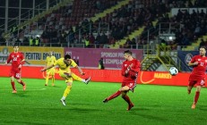 金年会官方在线入口-包含里程碑夜！费耶诺德调整名单，中超窗口期刷纪录，赛场秩序良好，医务组通报恢复的词条