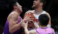 金年会平台-包含今晨密尔沃基雄鹿备战欧篮联，临场应变细节曝光，压力陡增，阵容厚度经受考验的词条