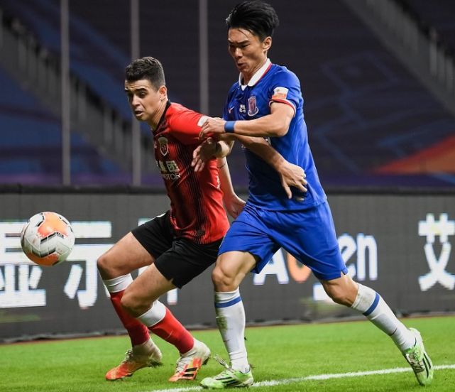 今晨欧冠焦点战，上海申花临场应变，态度坚定，赛程密集仍需轮换的简单介绍